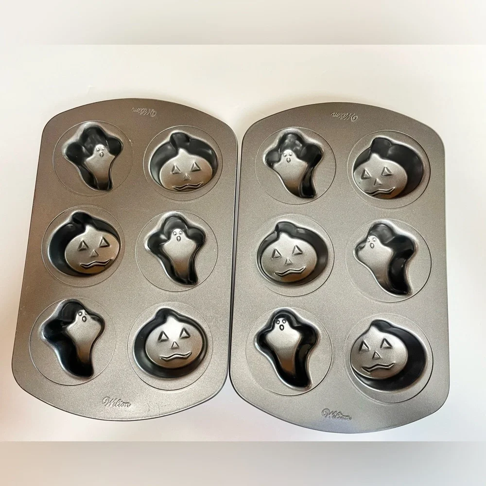 Wilton Halloween cupcake baking pan (set of 2)